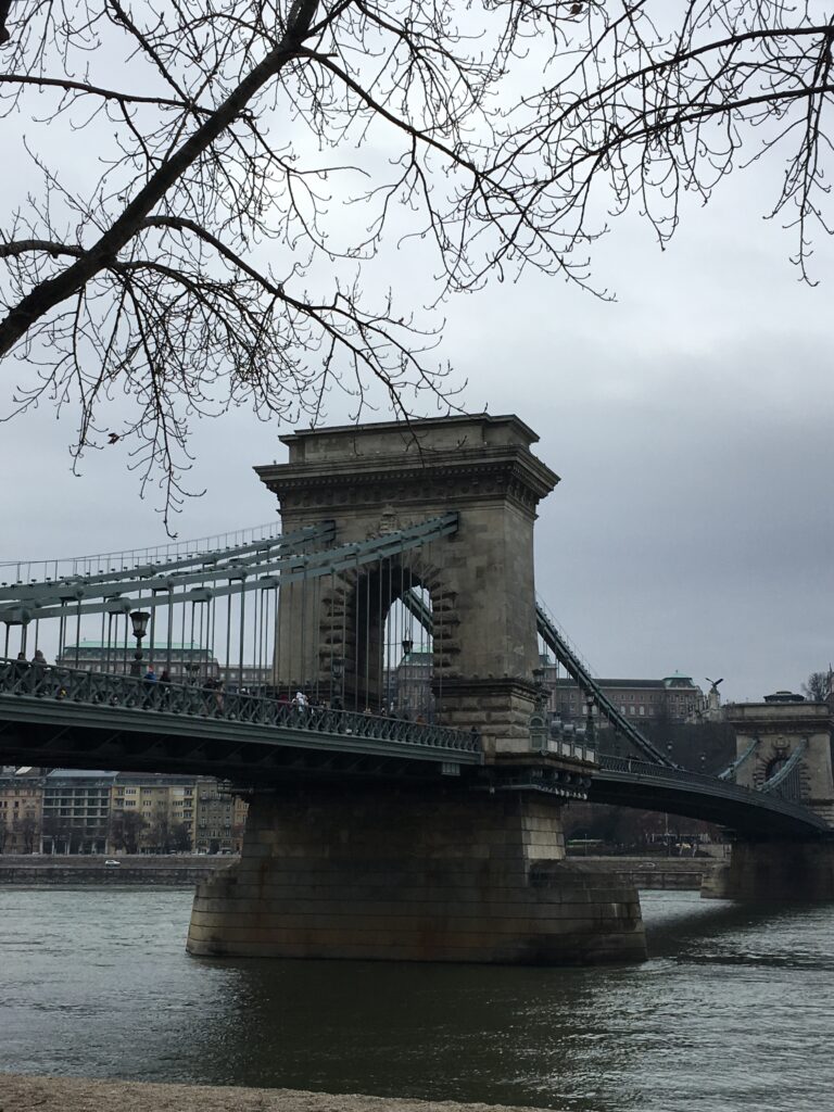 Puente-de-las-Cadenas_budapest